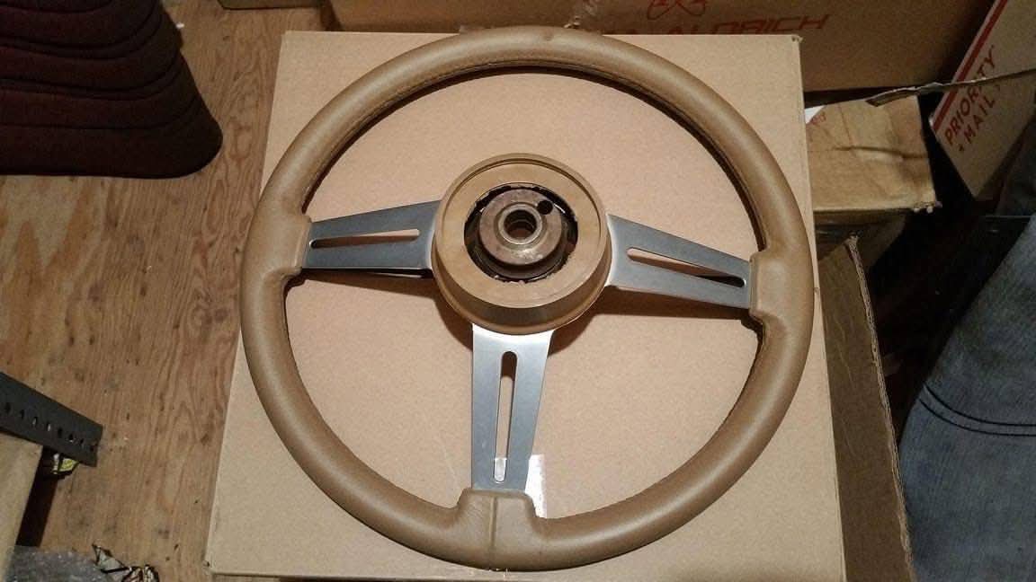 Steering wheel thumbnail 4