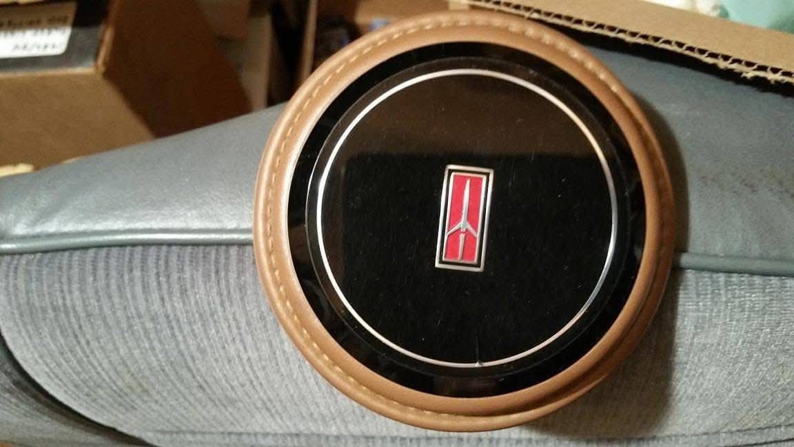 Steering wheel thumbnail 2