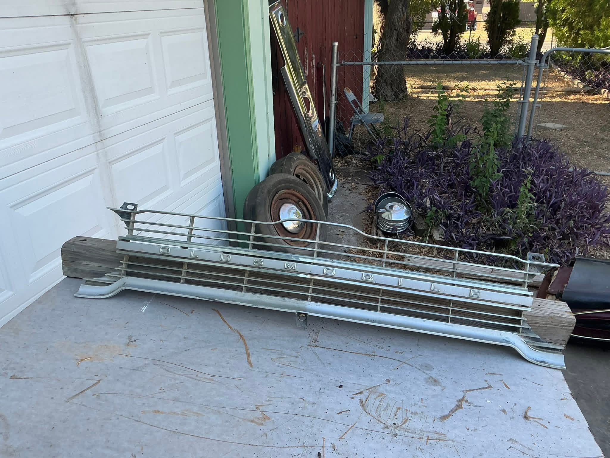 Olds grill thumbnail 2